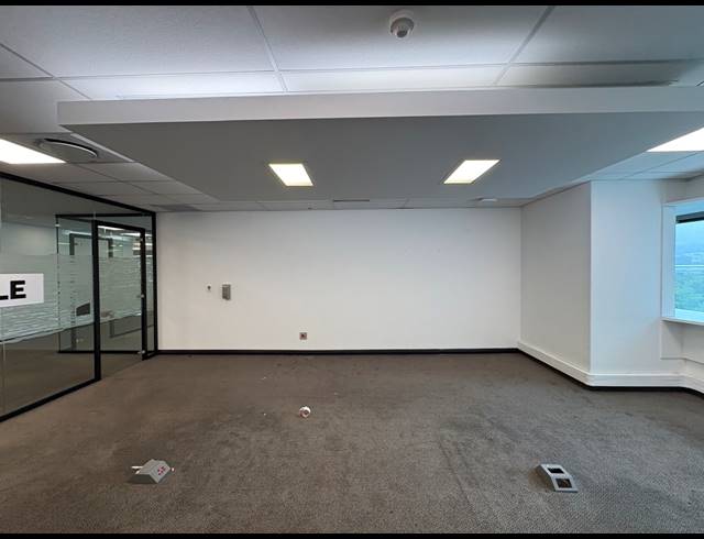 950M² OFFICE TO LET IN FORESHORE